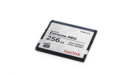 San Disk Extreme Pro CFast 2 256 GB_perspective