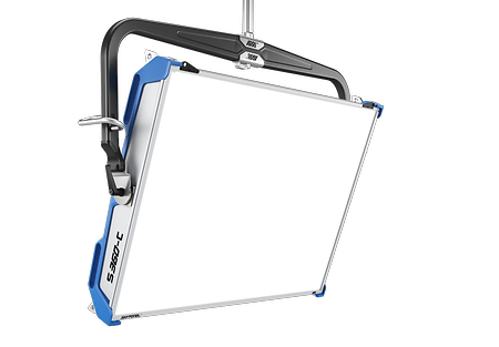 SkyPanel S360 - Tilt Front Right - Hang