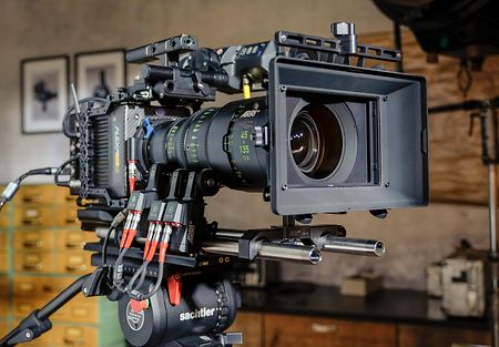 2020-6-arri-signature-zoom-45-135-behind-the-scenes1-photo-arri