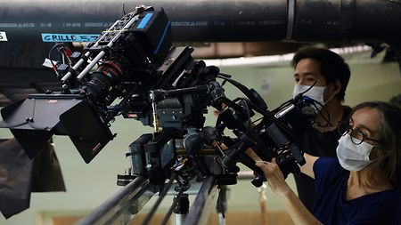 2021-arri-cannes-jeanne-lapoirie-la-fracture-carole-berhuel-alexa-mini-master-grips-skypanel-5