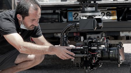 202206-The-Wind-Whistling-in-the-Cranes-ARRI-ALEXA-Mini-LF-large-format-Signature-Primes-Joao-Pedro-Placido-vehicle-rig (1)