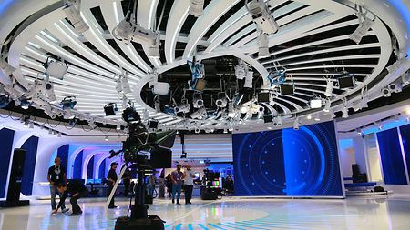 2-2022-arri-AlAraby_HQ_Studio_Network_Newsroom_ARRI_Lighting