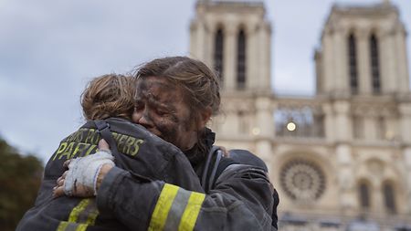 7-still-jean-max-bernard-notre-dame-la-part-du-feu-arri-netflix