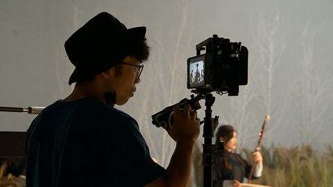 Handheld camera control unit ARRI Hi-5 in action. 