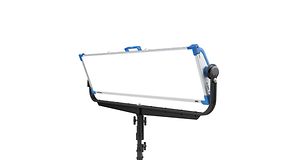 SkyPanel S120 - MAN - Tilt Front Left - Stand