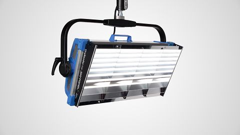 SkyPanel S60 Pro with Standard Diffusion, SkyBender and Manual Yoke - Hang