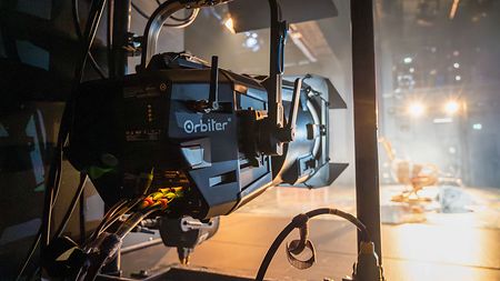 Alexander Laehrm about ARRI Orbiter: “I’ve never had an LED spotlight that dims so well and goes up so beautifully from zero”